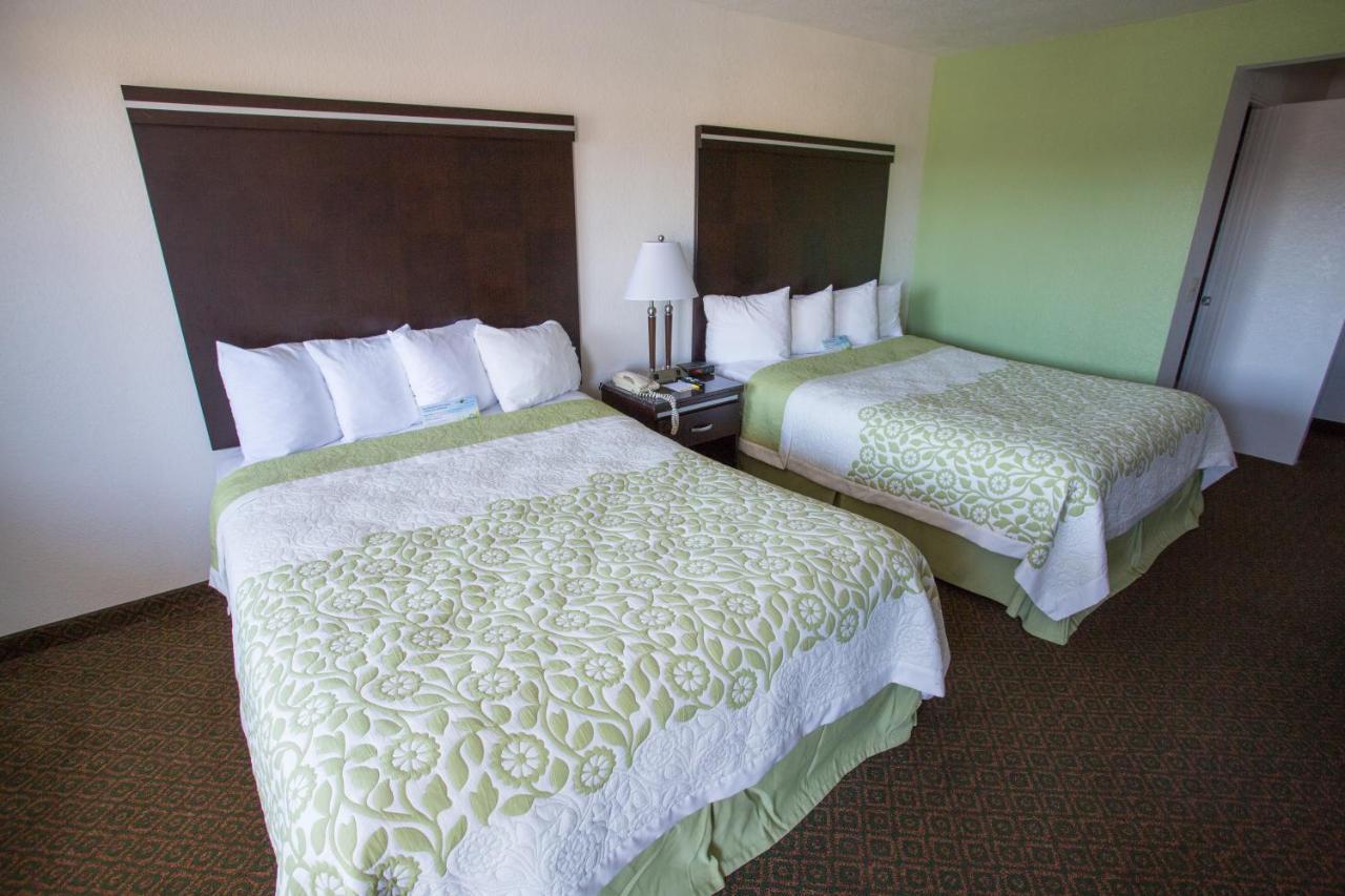 Days Inn By Wyndham Oceanside Exterior foto