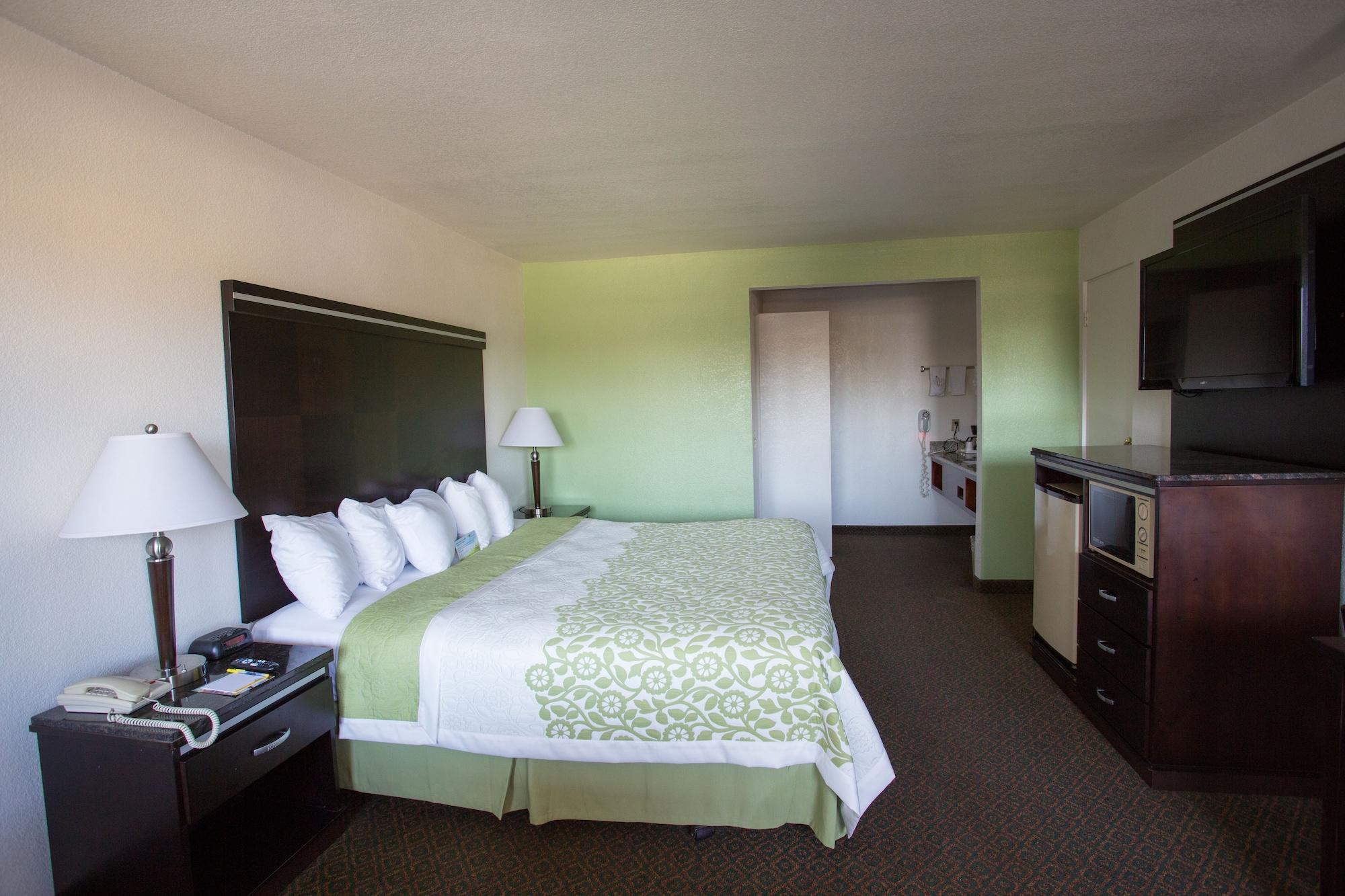 Days Inn By Wyndham Oceanside Exterior foto