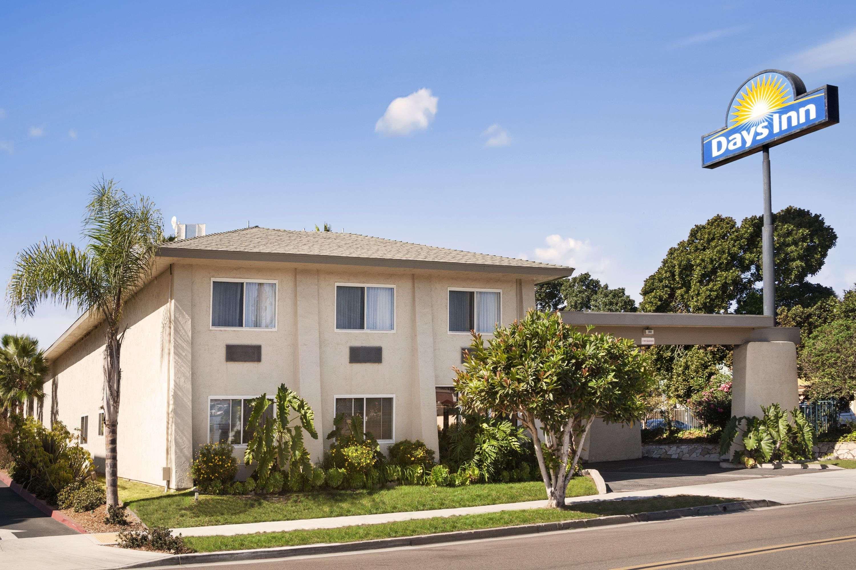 Days Inn By Wyndham Oceanside Exterior foto