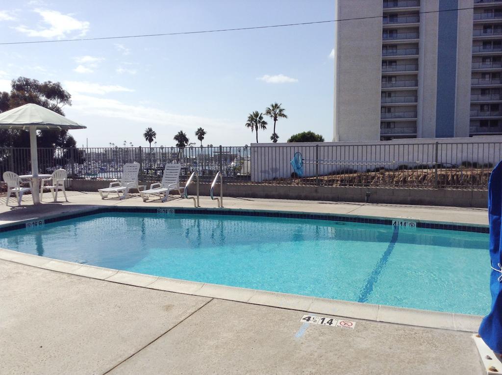 Days Inn By Wyndham Oceanside Exterior foto