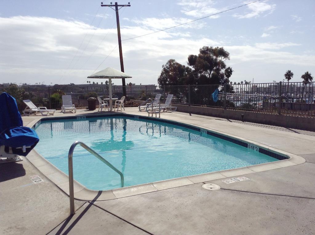 Days Inn By Wyndham Oceanside Exterior foto