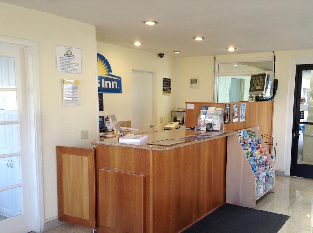 Days Inn By Wyndham Oceanside Exterior foto