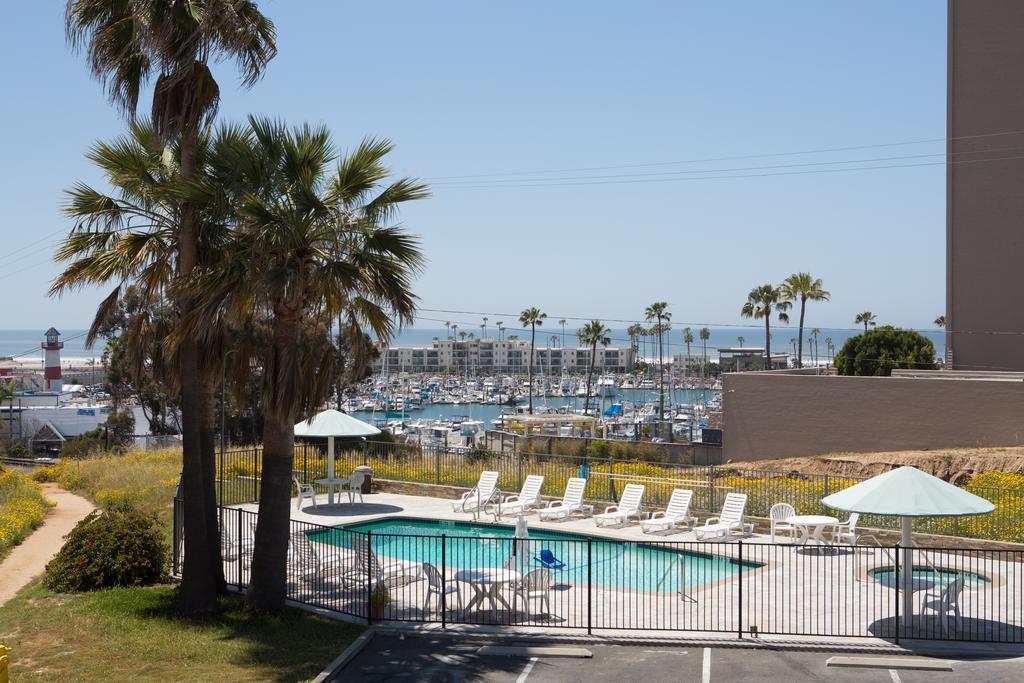 Days Inn By Wyndham Oceanside Exterior foto
