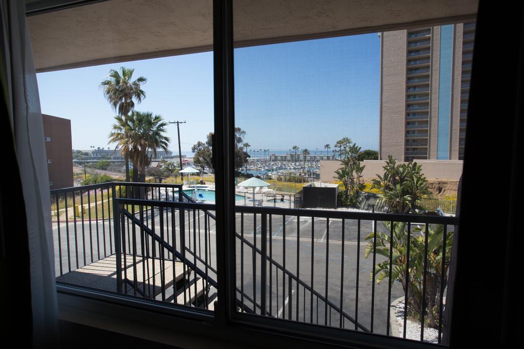 Days Inn By Wyndham Oceanside Exterior foto