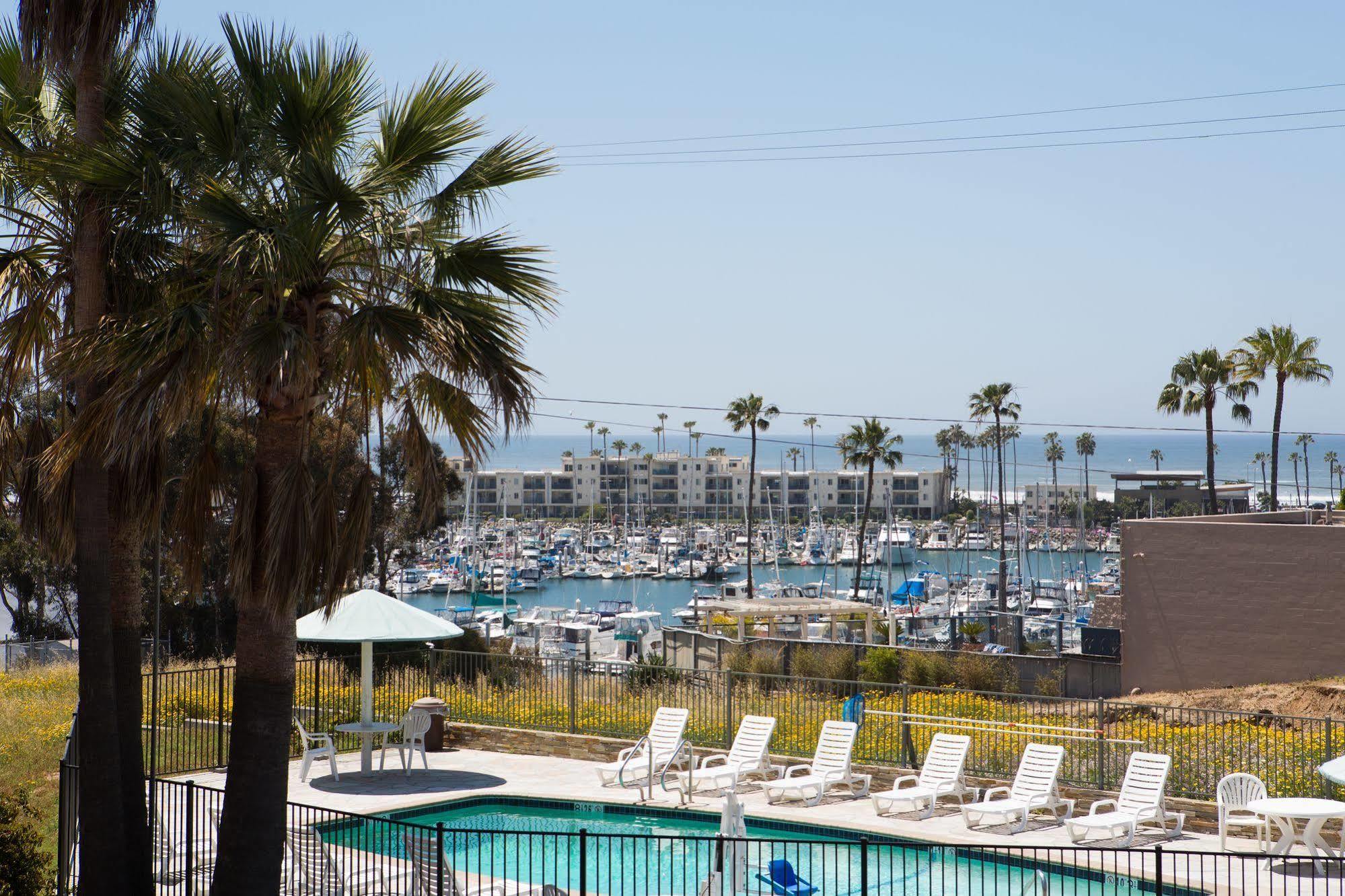 Days Inn By Wyndham Oceanside Exterior foto